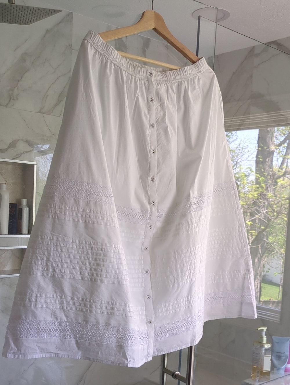 Vineyard Vines White Button-Front Full A-Line Skirt with Pockets